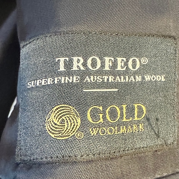 Ermenegildo Zegna (Su Misura) Trofeo Men's 100% Wool Suit. - Picture 8 of 16